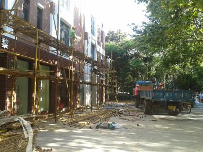 Baustelle in der Shaanxi Lu - Abbauen des Ger&uuml;sts